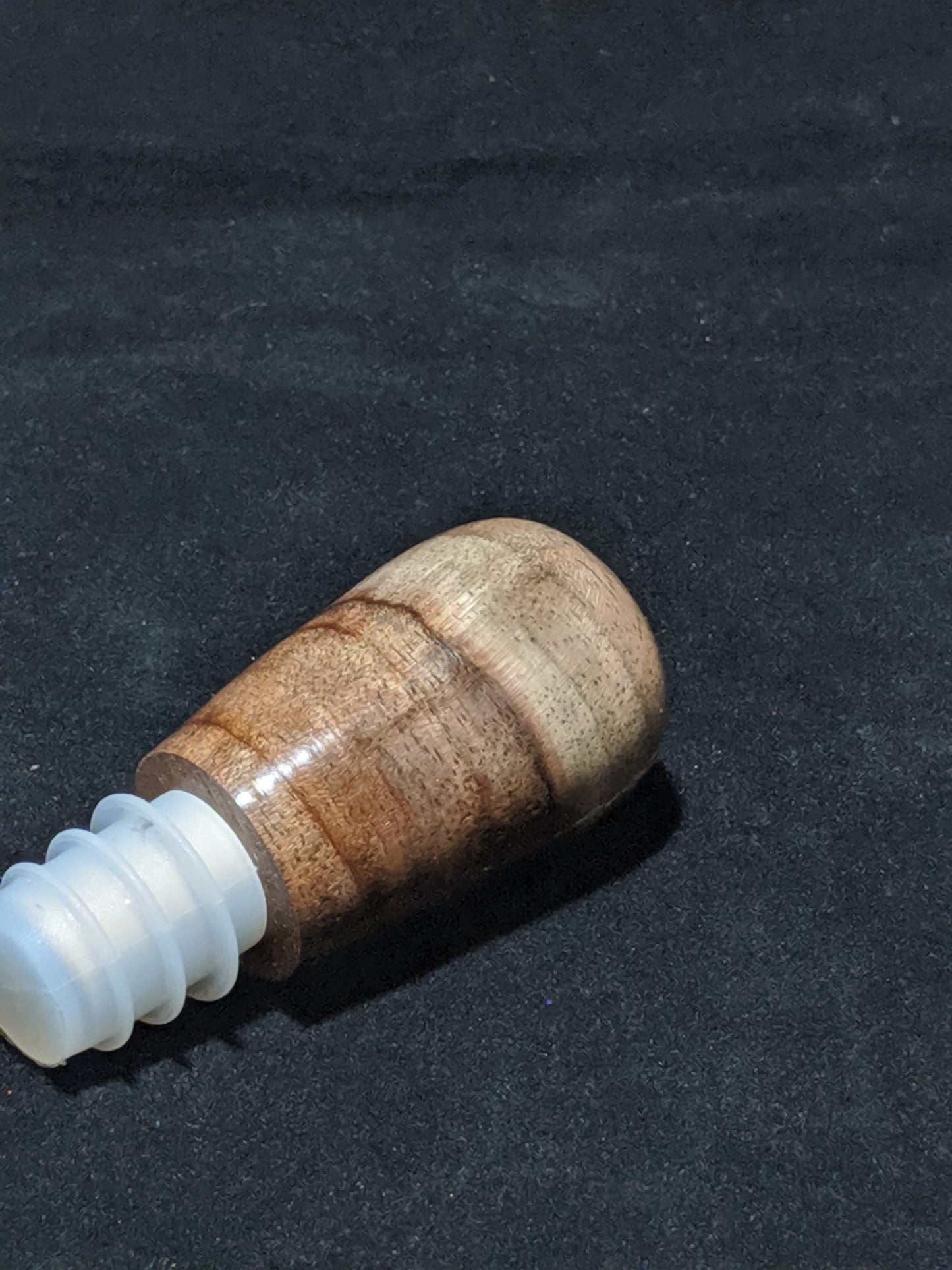 Walnut Silicone Stopper 3